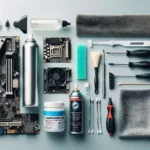 Alt text: "Demonstração de ferramentas essenciais para limpeza de computador, incluindo escovas, aspiradores de pó e sprays de limpeza, em um ambiente de trabalho organizado - Guia Completo para Manter seu PC Funcionando Perfeitamente."